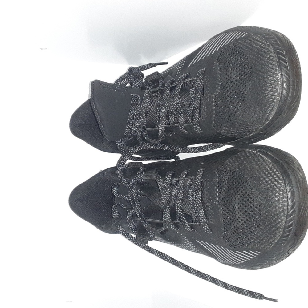 All black flytrap basketball shoes size 9.5